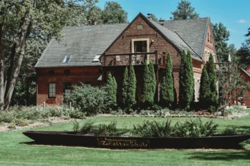 Vorderansicht Zur Alten Schule in Burg (Spreewald)